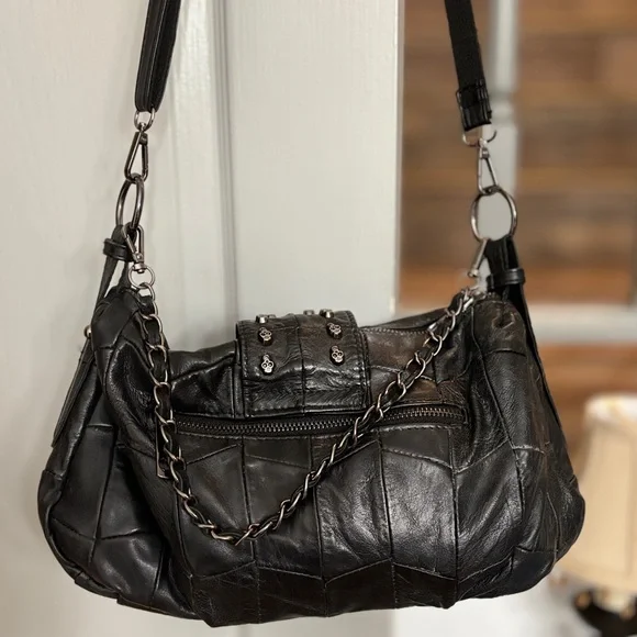 Gothic Black Leather Crossbody Bag with Skull Embellishments - Picture 5 of 8